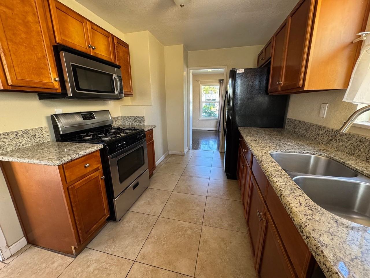 564 E St - Photo 7 of 13
