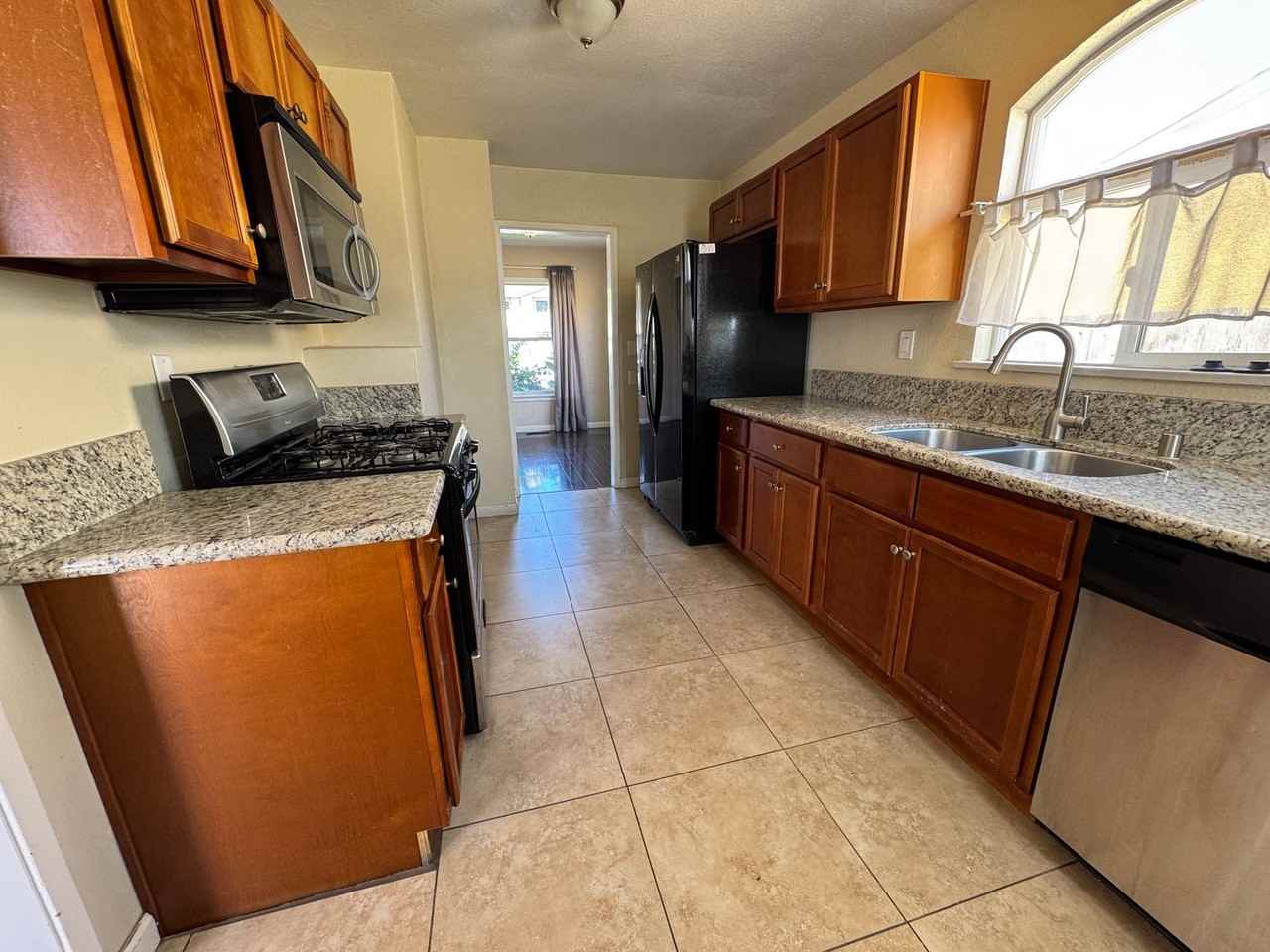 564 E St - Photo 6 of 17