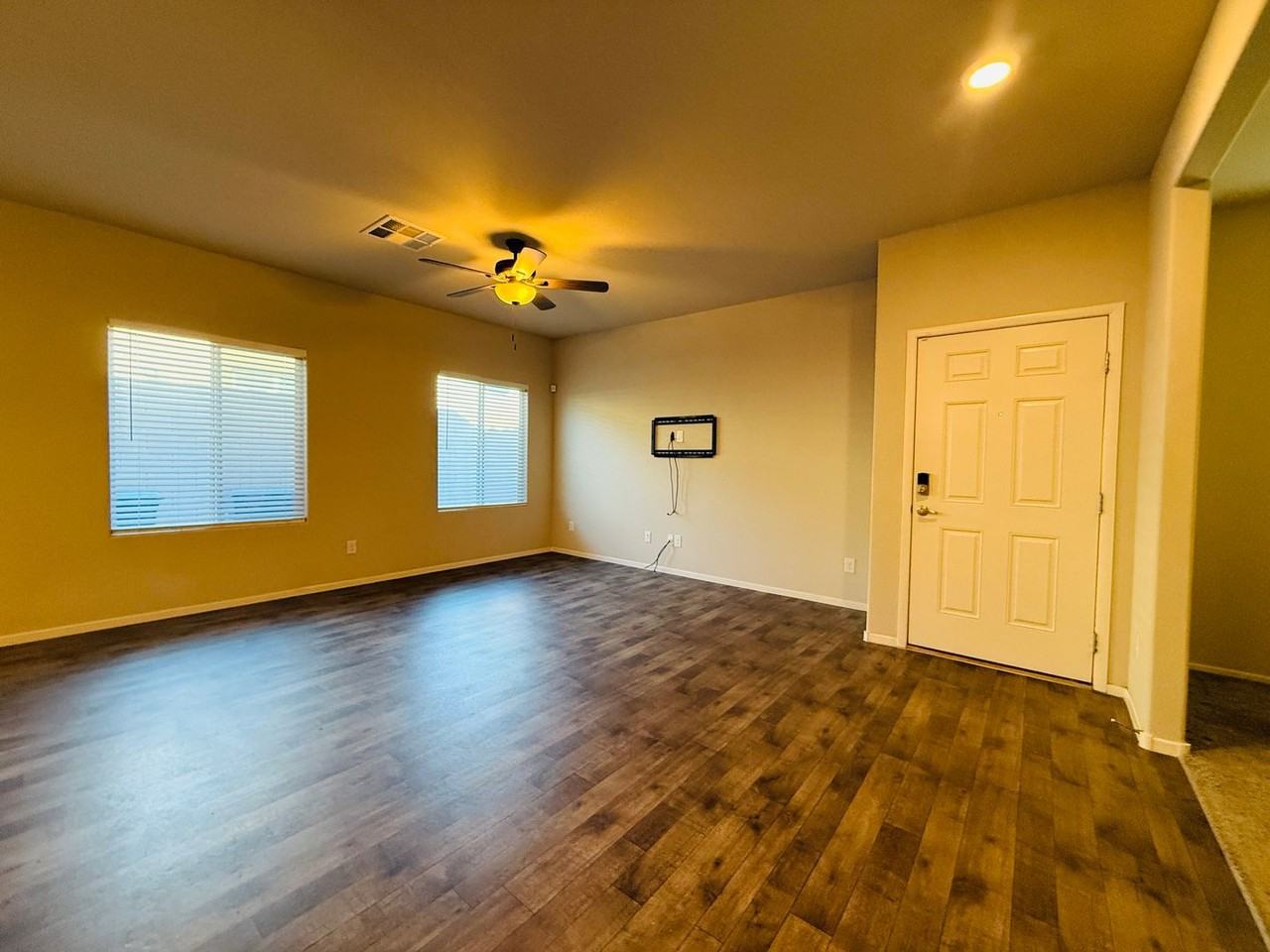 7549 Cooks Meadow St - Photo 3 of 30