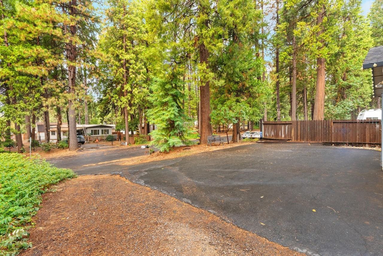 14706 Wood Dr - Photo 3 of 40