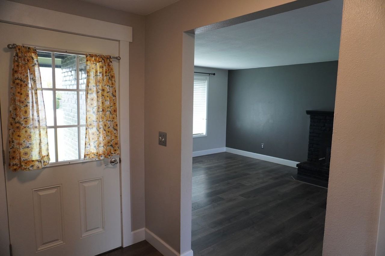 8015 Nw 1st Ave - Photo 2 of 22