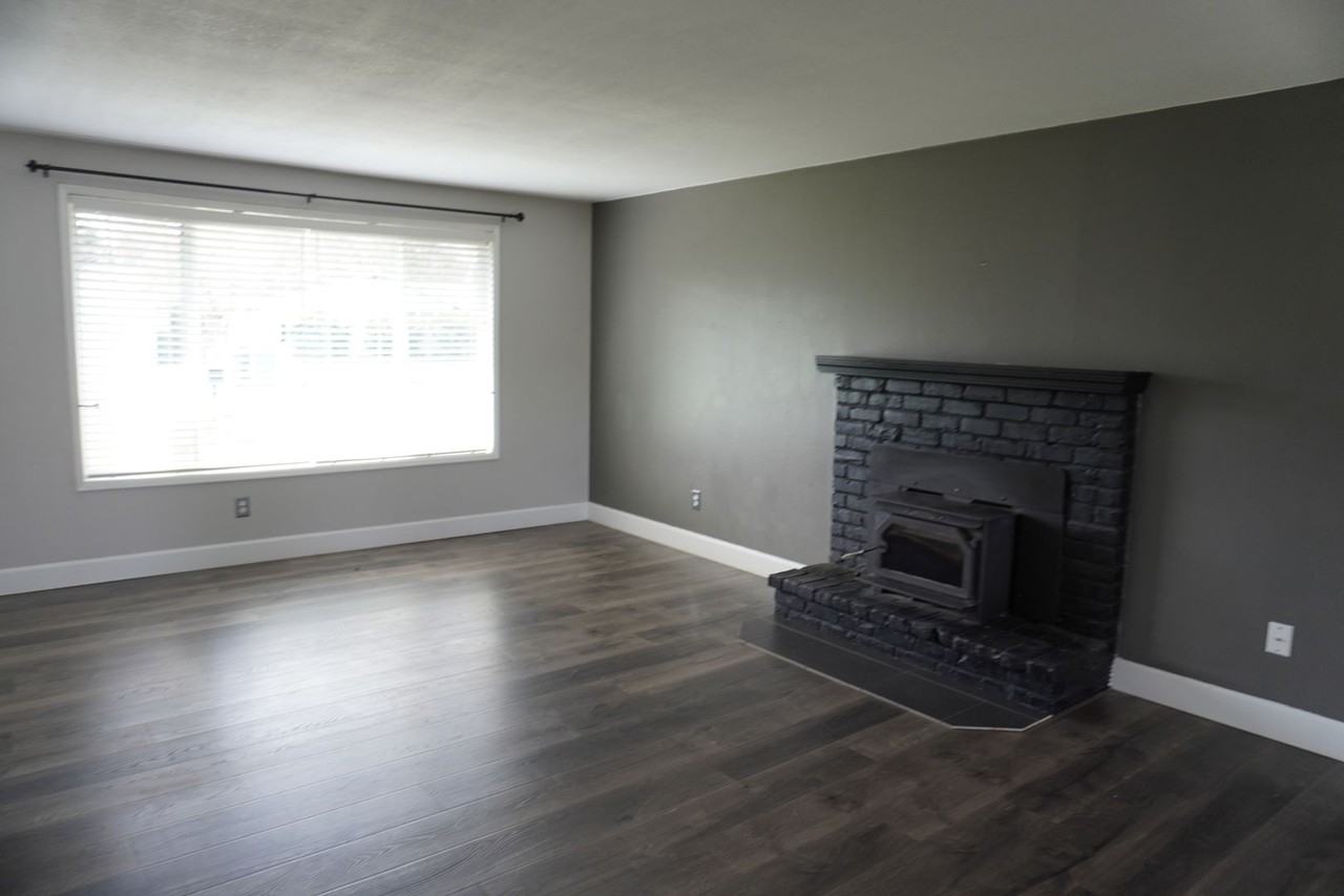 8015 Nw 1st Ave - Photo 3 of 22