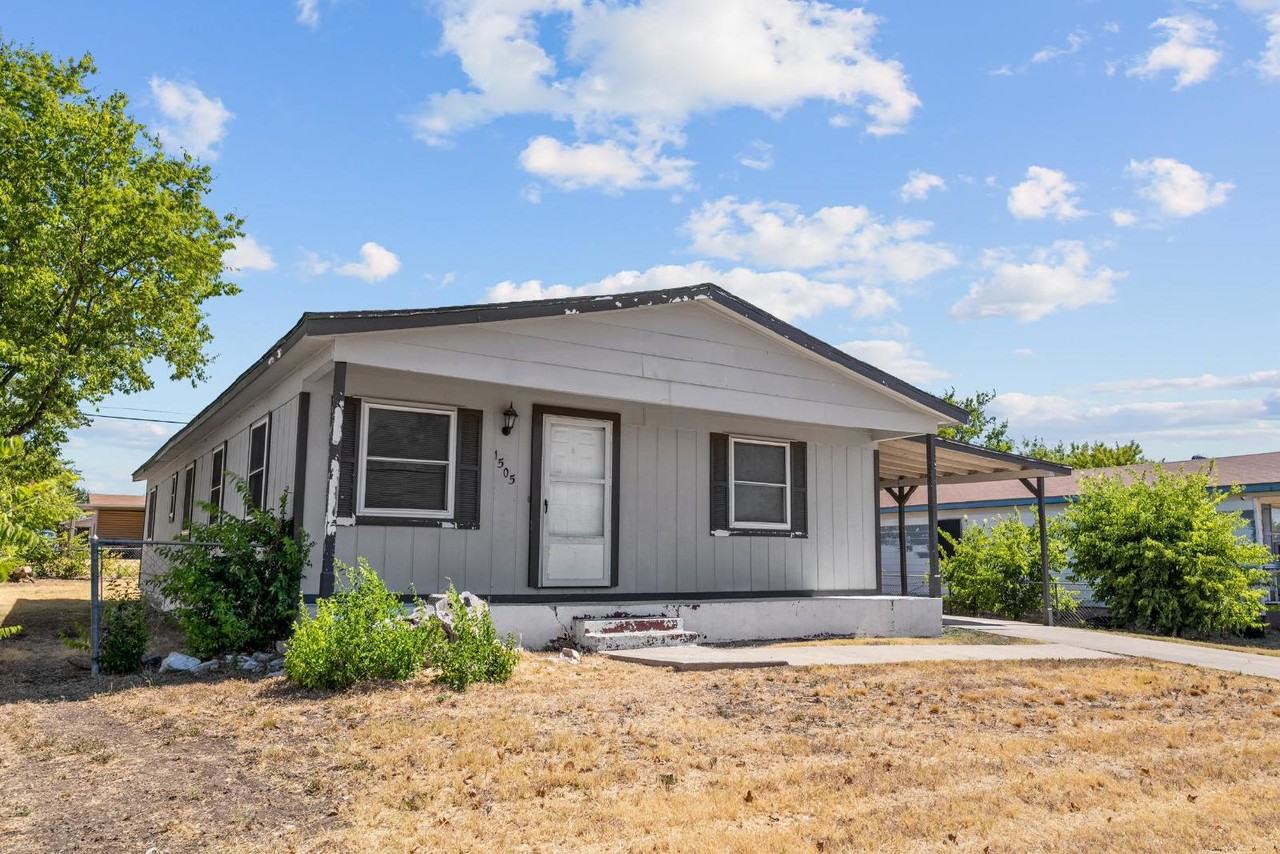 1505 Elyse Dr - Photo 3 of 13