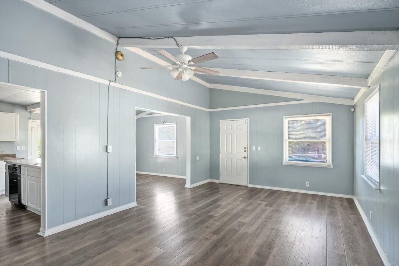 1505 Elyse Dr - Photo 4 of 13