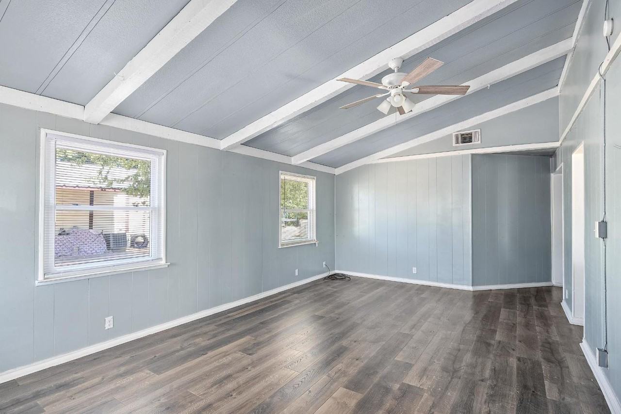 1505 Elyse Dr - Photo 5 of 13