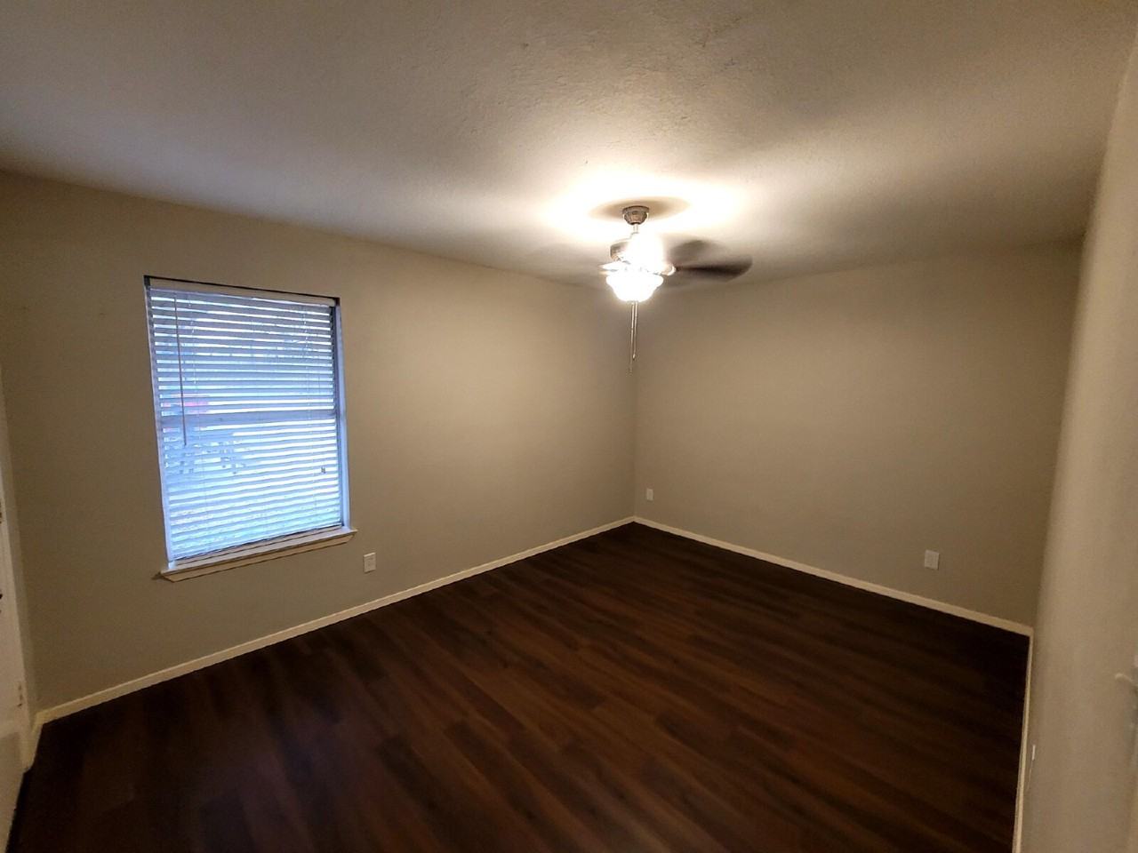 1124 N Center St - Photo 2 of 13