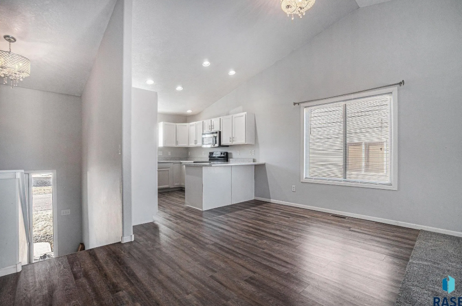 3606 W Hughes Pl #3606 - Photo 4 of 26