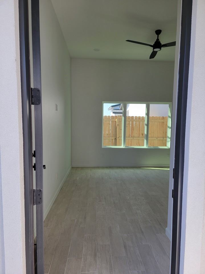 Hidalgo Circle #B2 - Photo 3 of 20