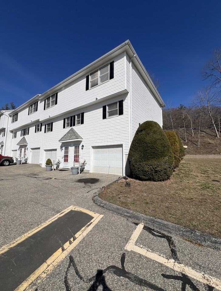 77 Commodore Cmns #77 - Photo 2 of 7