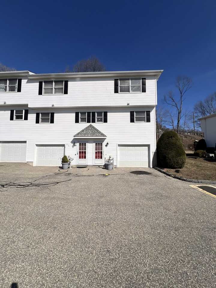 77 Commodore Cmns #77 - Photo 3 of 7