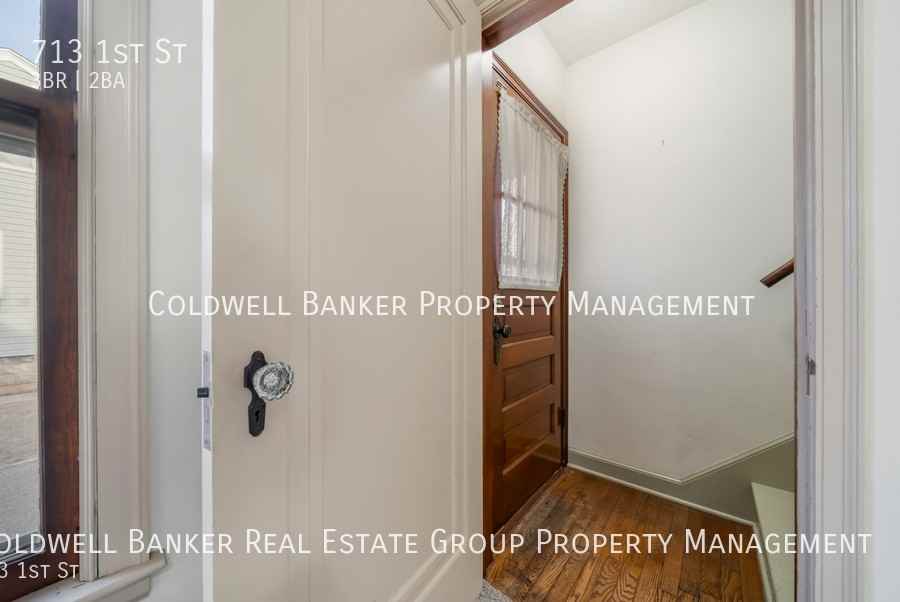 713 1st St - Photo 3 of 31
