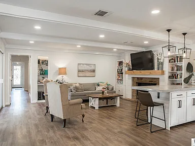 2701 Huntington St - Photo 3 of 13