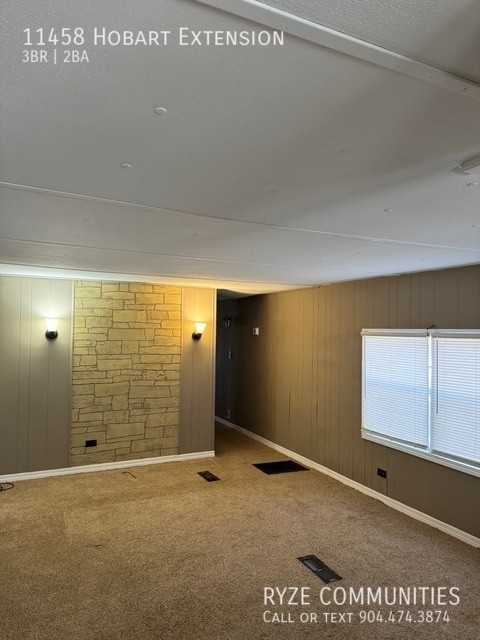 11458 Hobart Blvd - Photo 3 of 11