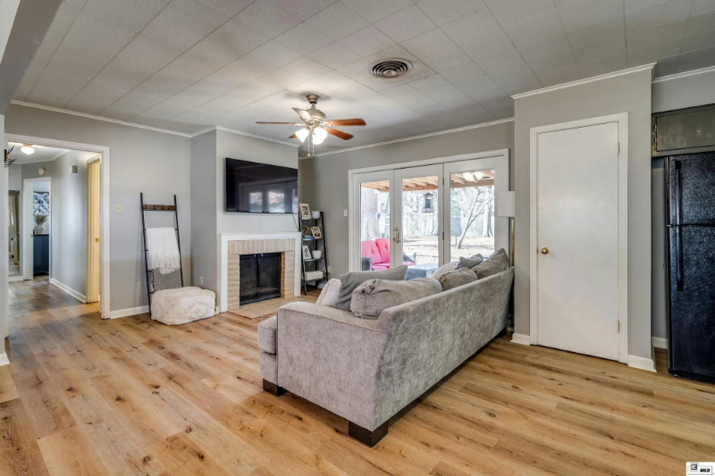 1811 Sherwood Ave - Photo 2 of 14