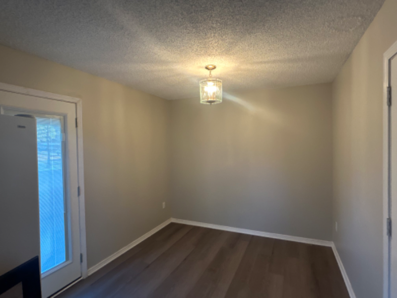 11001 Morningside Dr - Photo 3 of 18