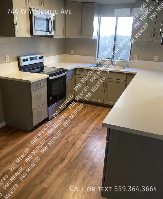 746 W Yosemite Ave - Photo 2 of 9