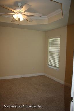 8146 8th St - Photo 3 of 7