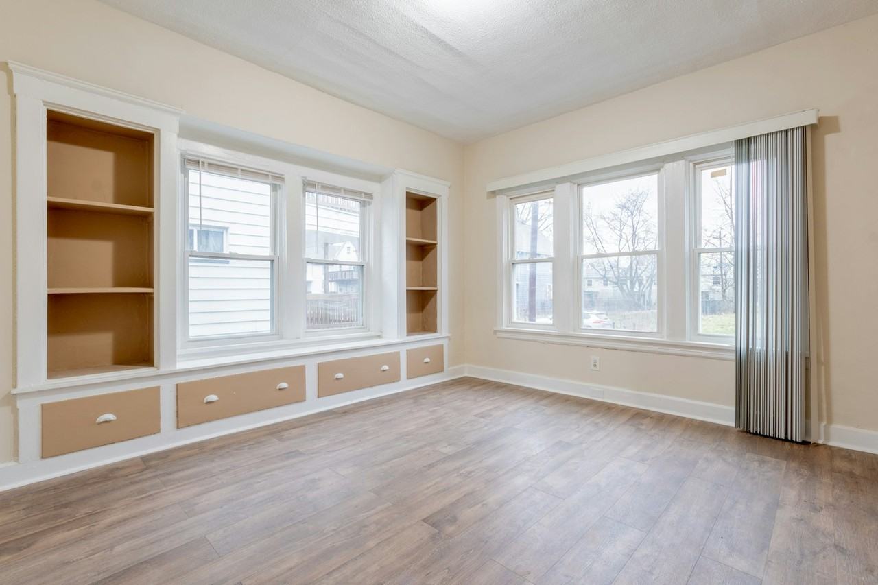 10618 Crestwood Avenue - Photo 3 of 23