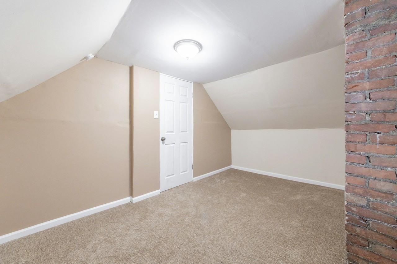 10618 Crestwood Avenue - Photo 6 of 23