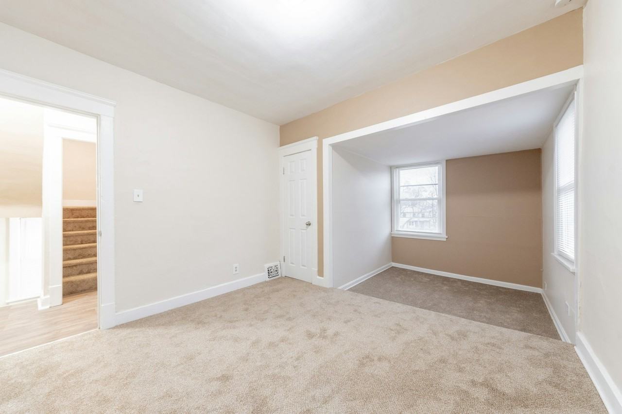 10618 Crestwood Avenue - Photo 7 of 23