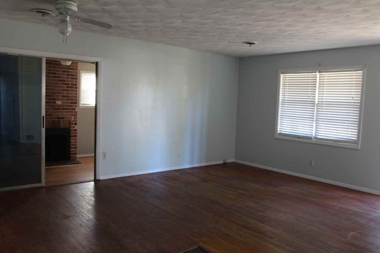 Evergreen Drive 2006 * - Photo 3 of 11