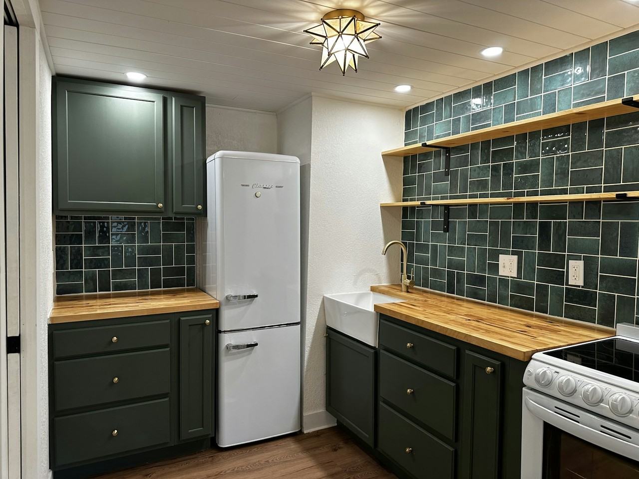 833 East Kiowa Street, Unit B - Photo 2 of 8