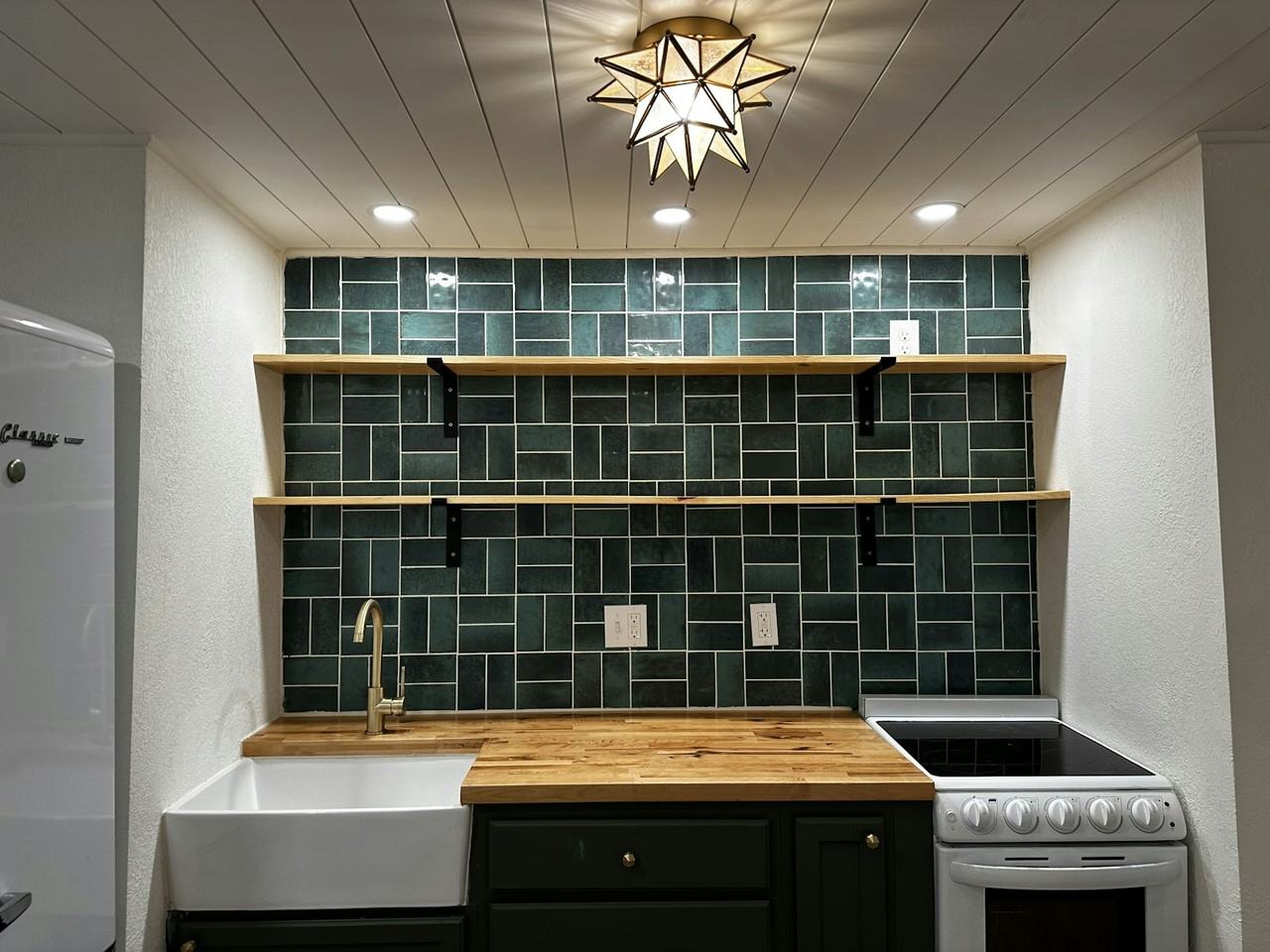 833 East Kiowa Street, Unit B - Photo 3 of 8