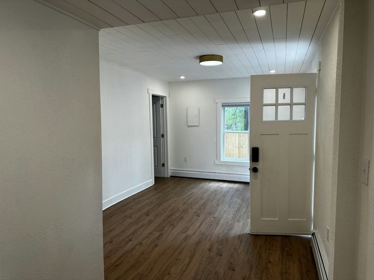 833 East Kiowa Street, Unit B - Photo 5 of 8