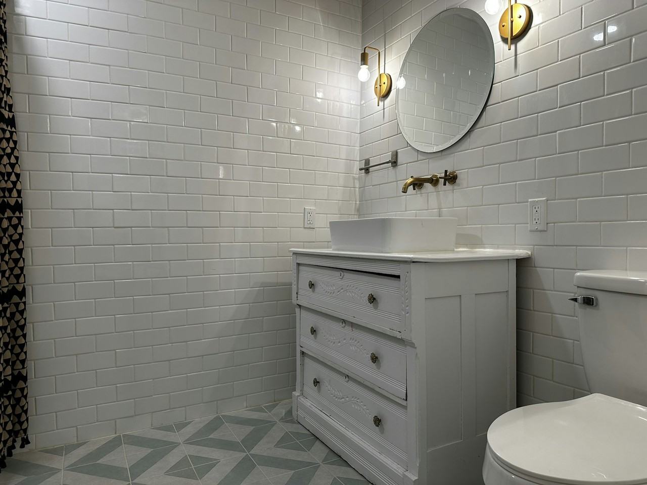 833 East Kiowa Street, Unit B - Photo 6 of 8