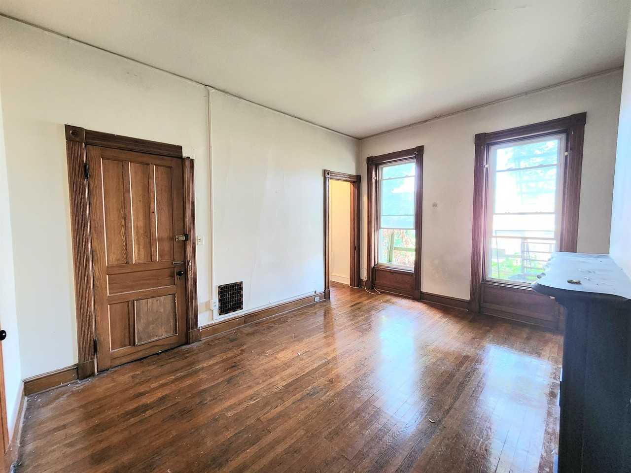 449 State Street - Photo 5 of 7