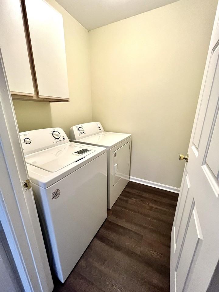 111 Charlestowne Way - Photo 2 of 9
