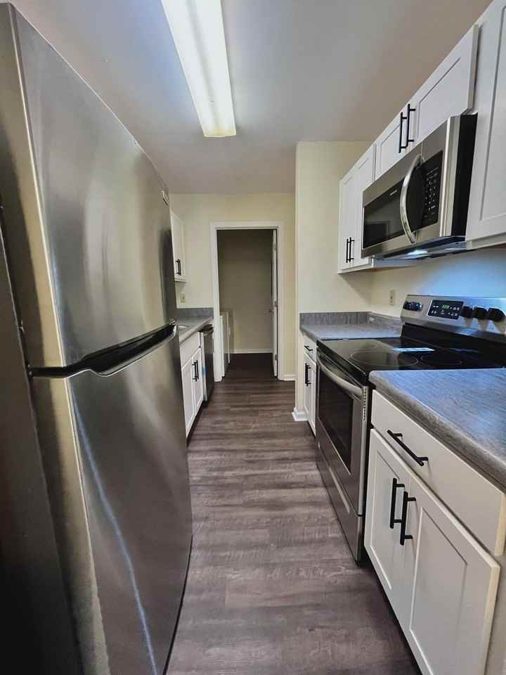 111 Charlestowne Way - Photo 3 of 9