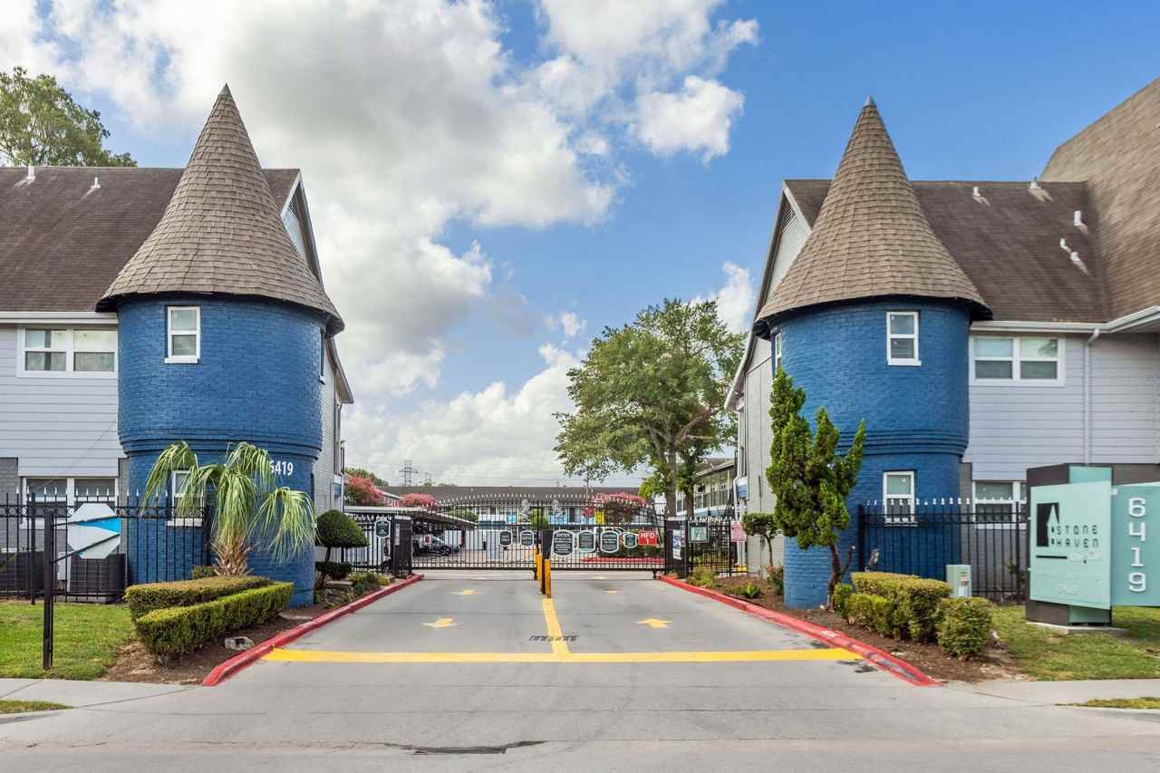 Stonehaven at the Galleria - Photo 2 of 38