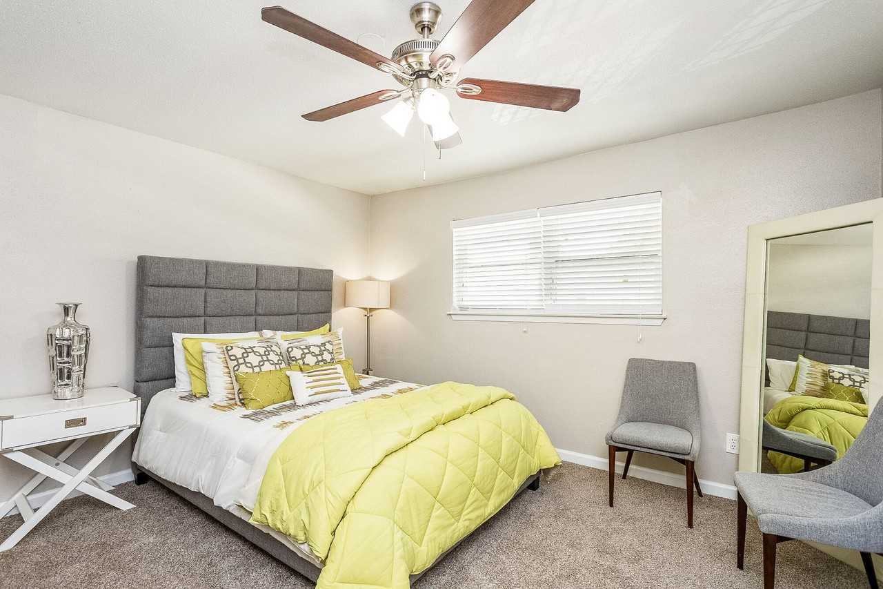 Stonehaven at the Galleria - Photo 5 of 38