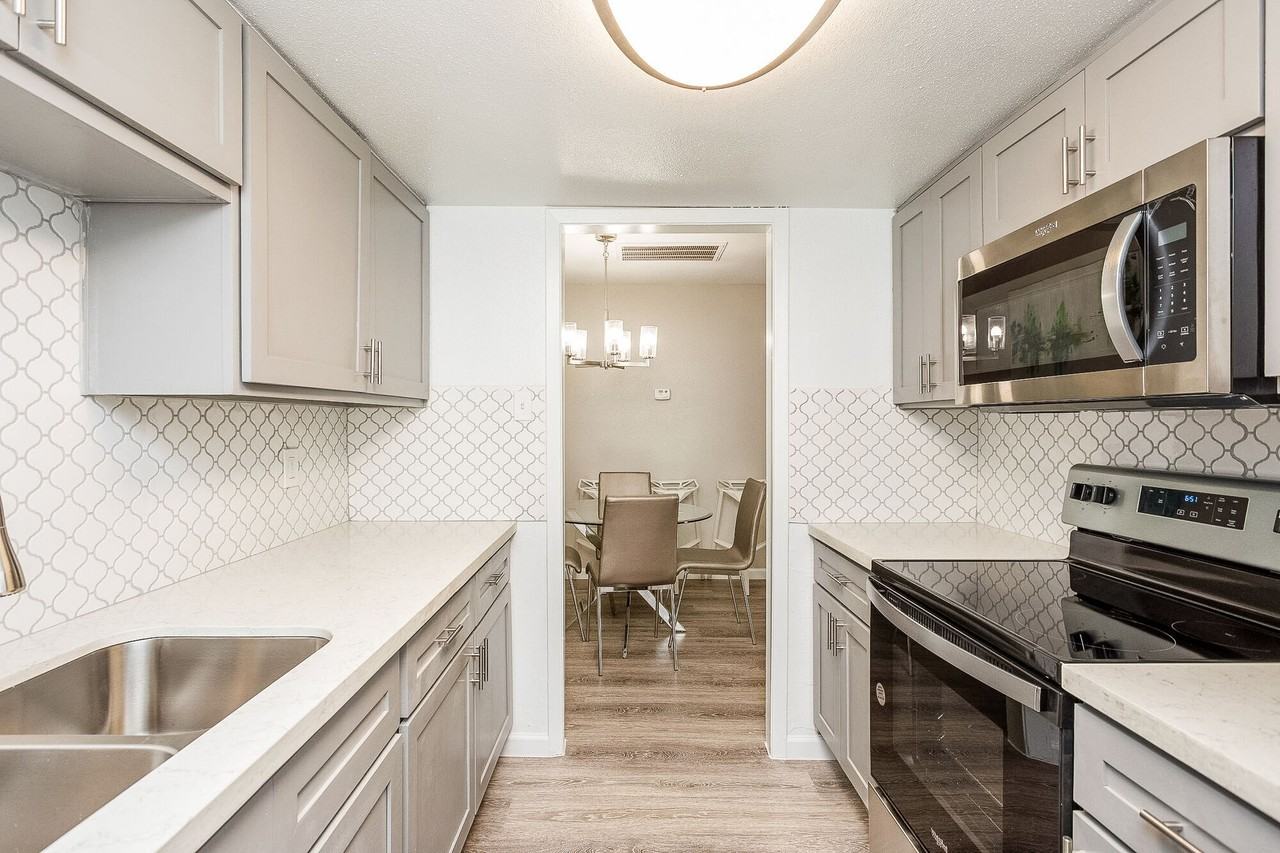 Stonehaven at the Galleria - Photo 7 of 38