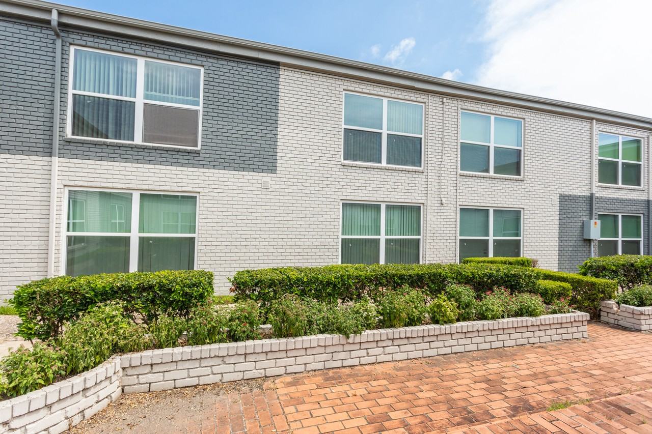 The Atrium At 5606 - Photo 2 of 14