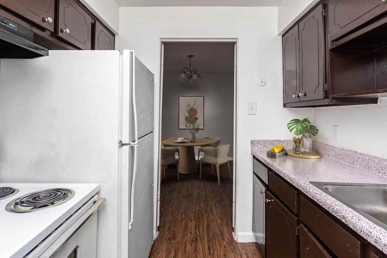 The Atrium At 5606 - Photo 5 of 14