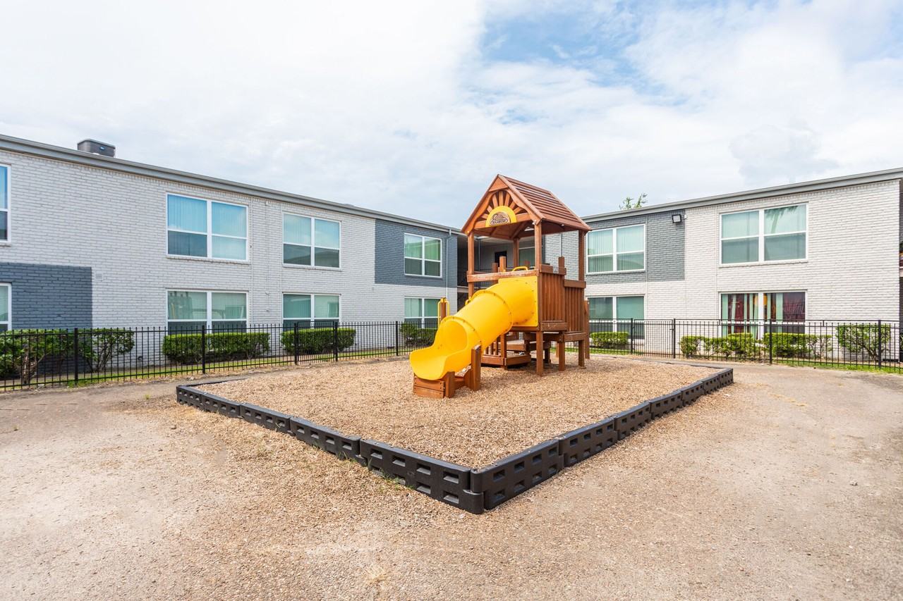 The Atrium At 5606 - Photo 6 of 14