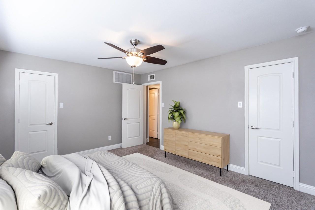 Stratford House Apartments - Photo 4 of 25