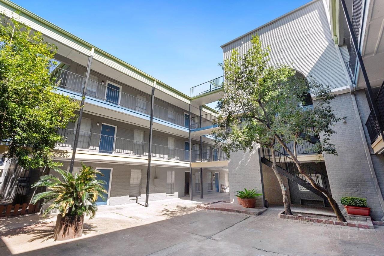 Sharpstown Manor - Photo 4 of 19