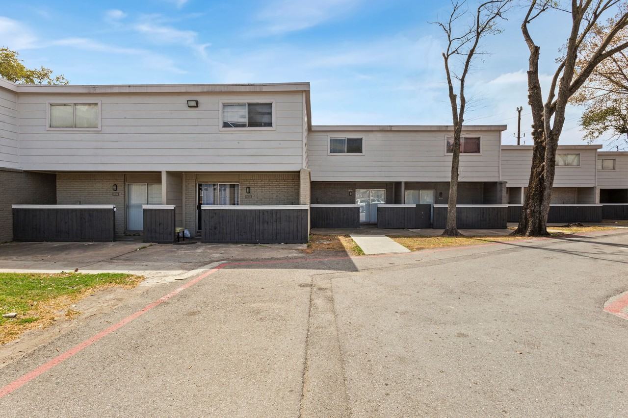 The Ellis Apartments - Photo 4 of 28