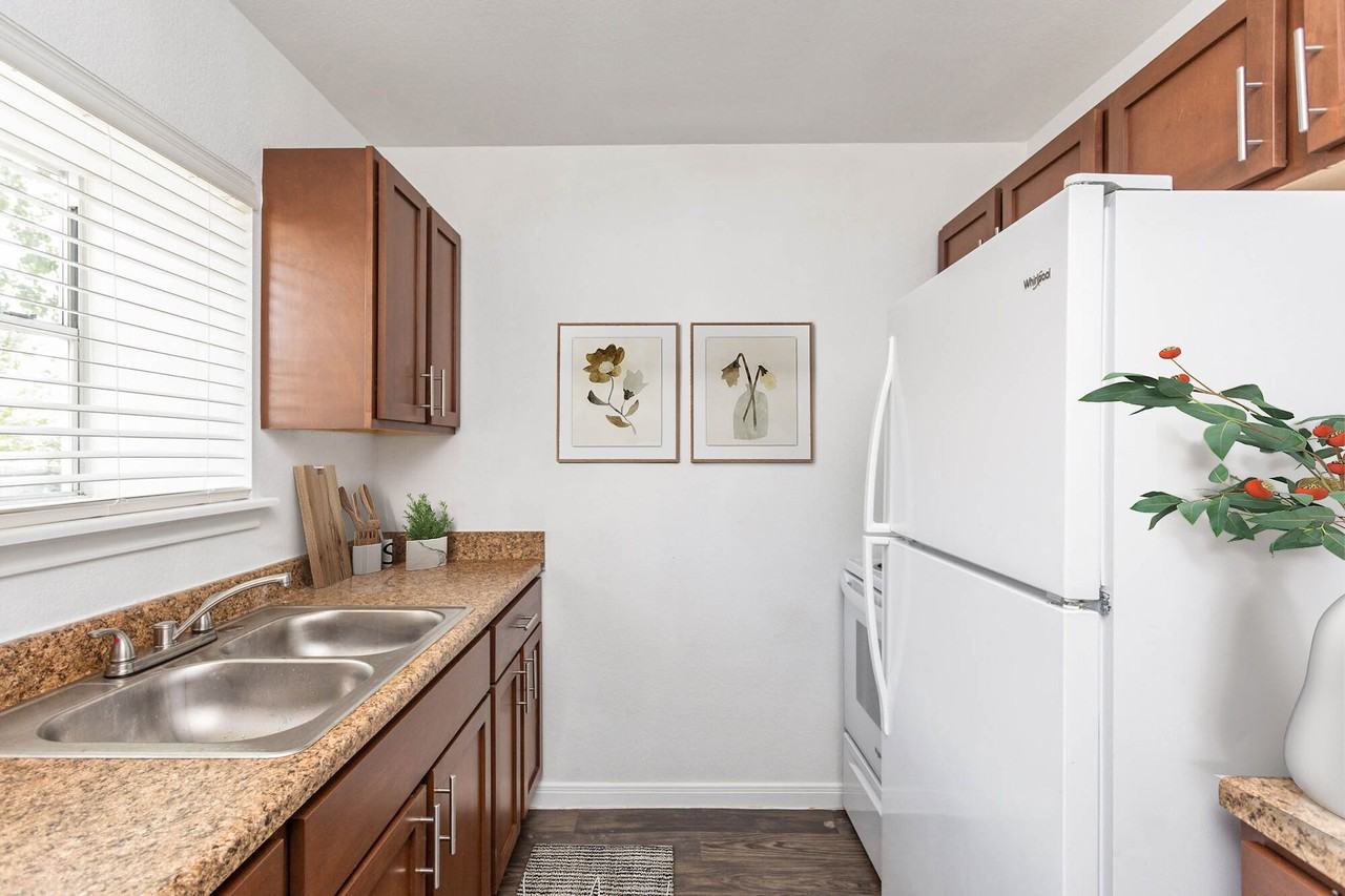 The Ellis Apartments - Photo 5 of 28