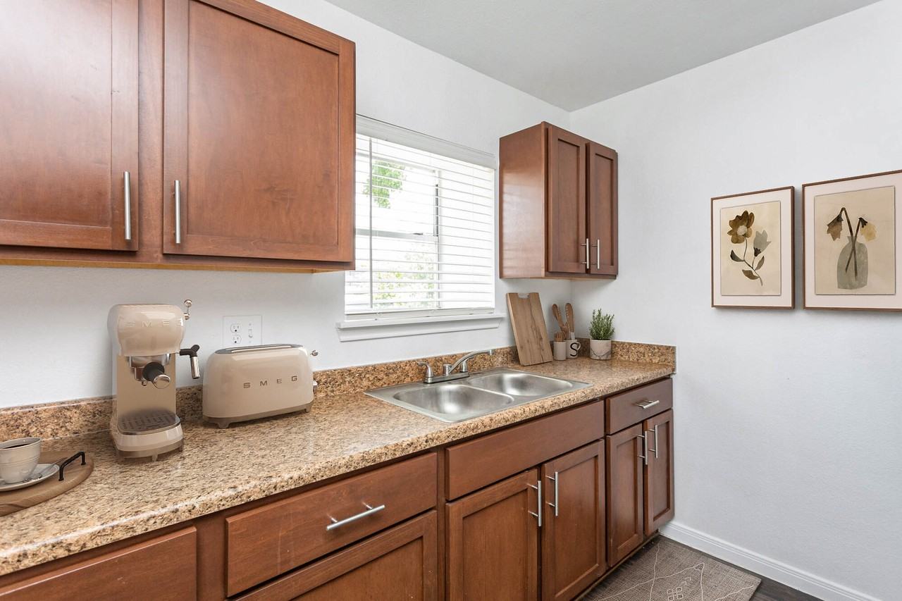 The Ellis Apartments - Photo 7 of 28