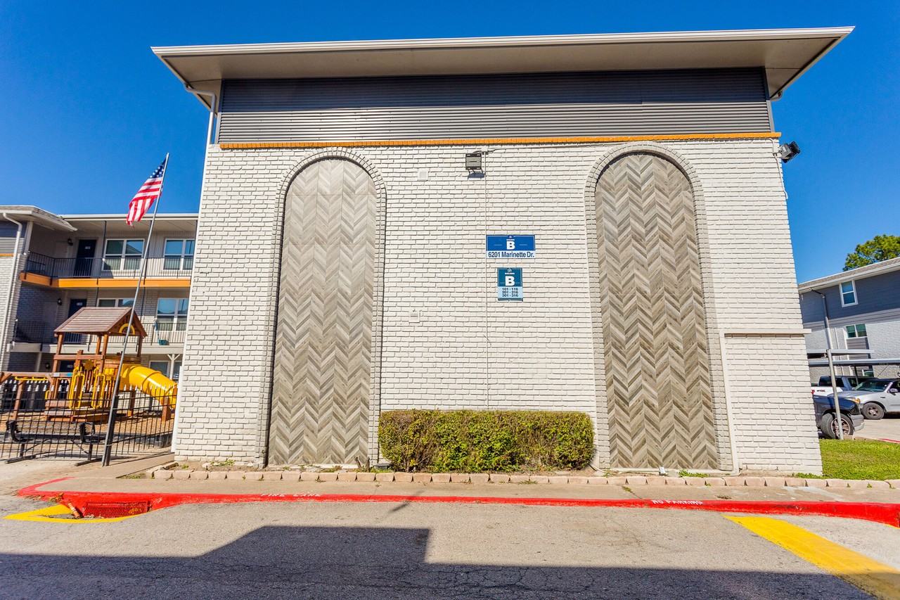 Santa Maria - Photo 2 of 18