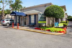 featured image of 7900 Bellaire Blvd