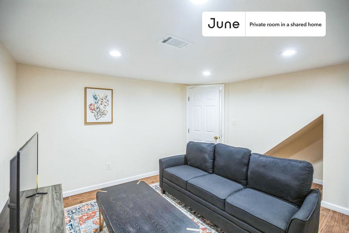 2826 Pennsylvania Ave Se #G - Photo 6 of 17