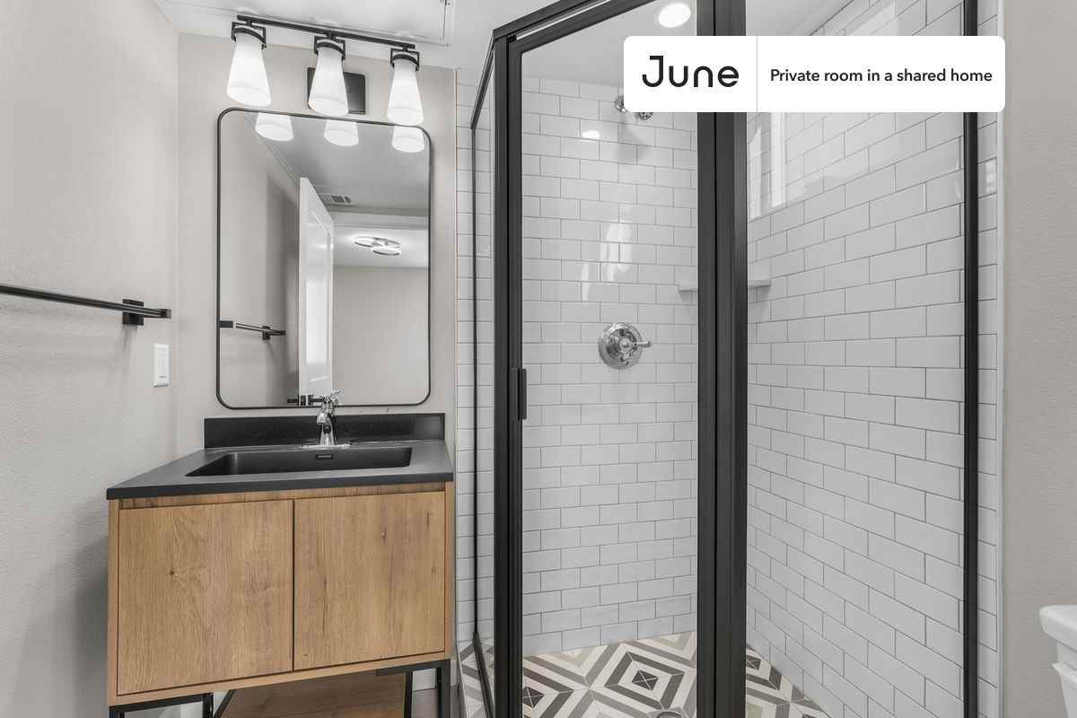 327 N Chicago St #E - Photo 2 of 11