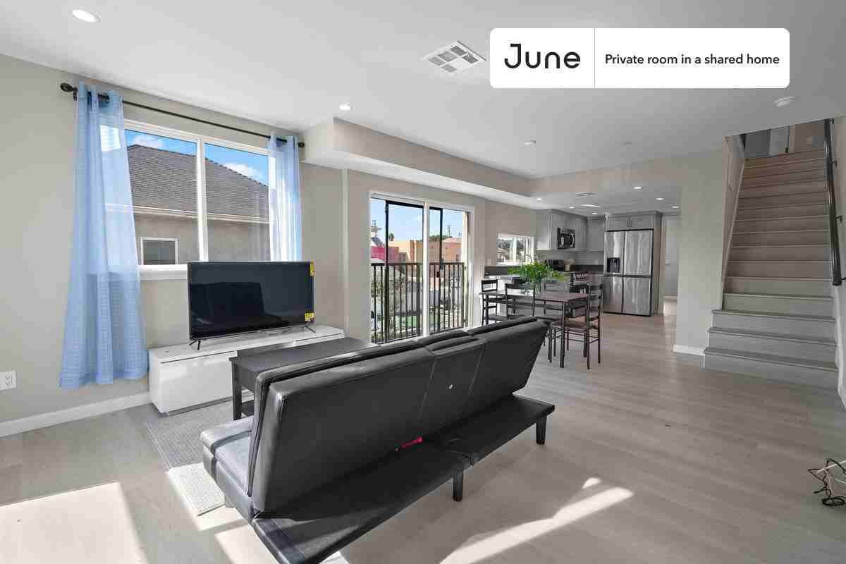 327 N Chicago St #E - Photo 5 of 11