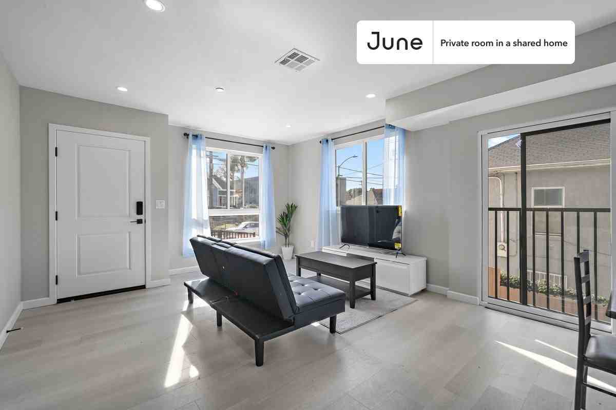 327 N Chicago St #E - Photo 6 of 11
