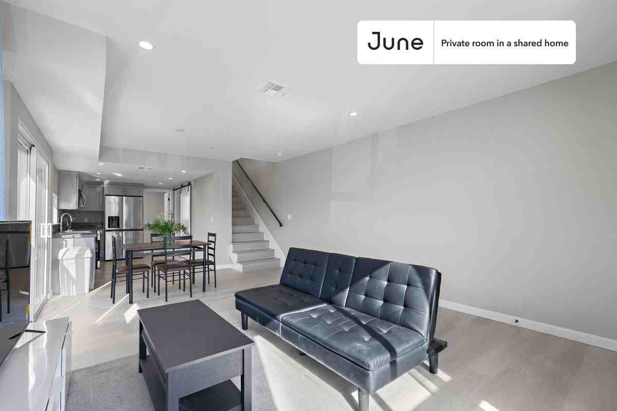 327 N Chicago St #E - Photo 7 of 11